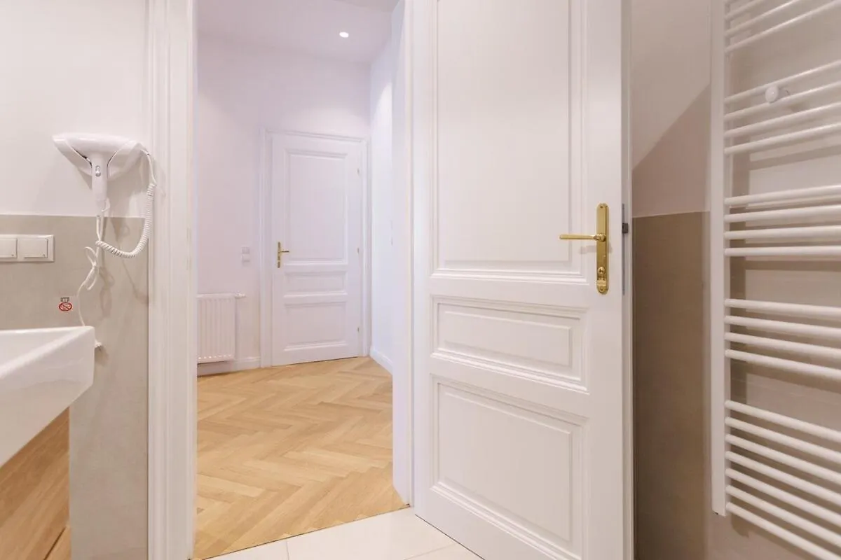 Central Stylish Apartment Near Opera Vienna 0*,