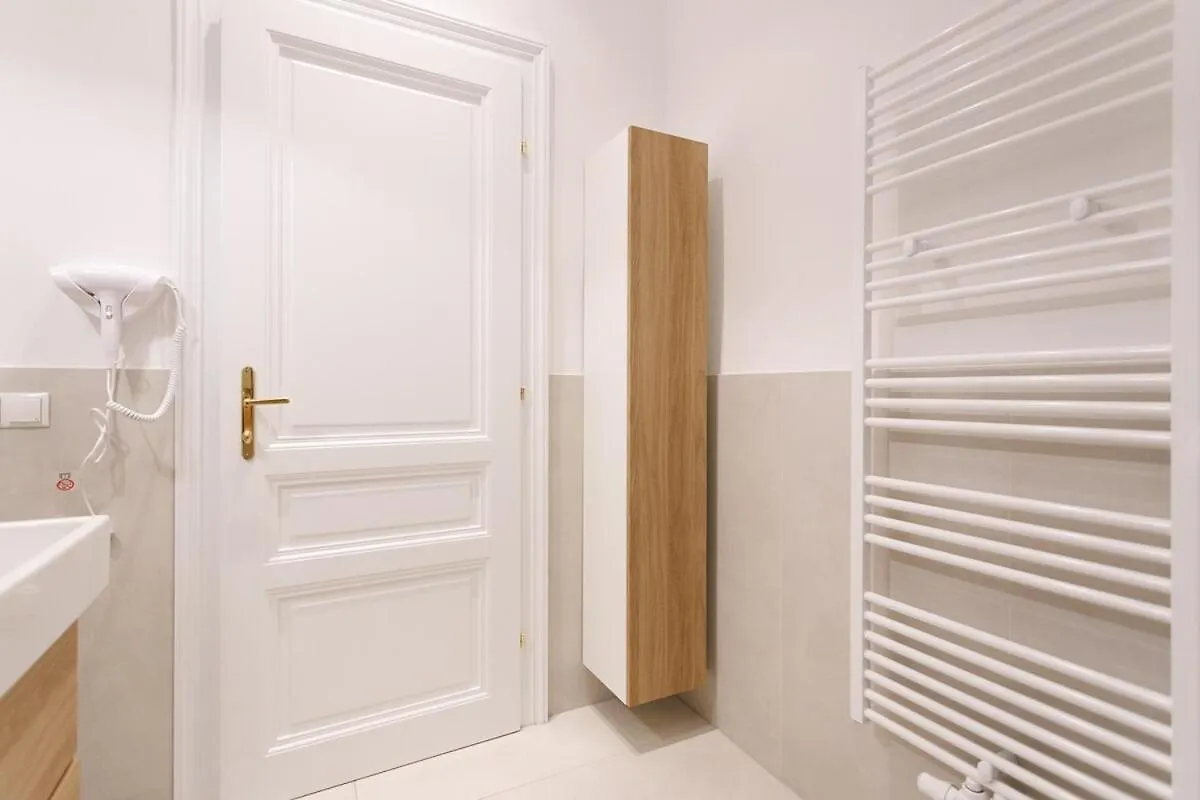 Central Stylish Apartment Near Opera Vienna 0*,  Austria